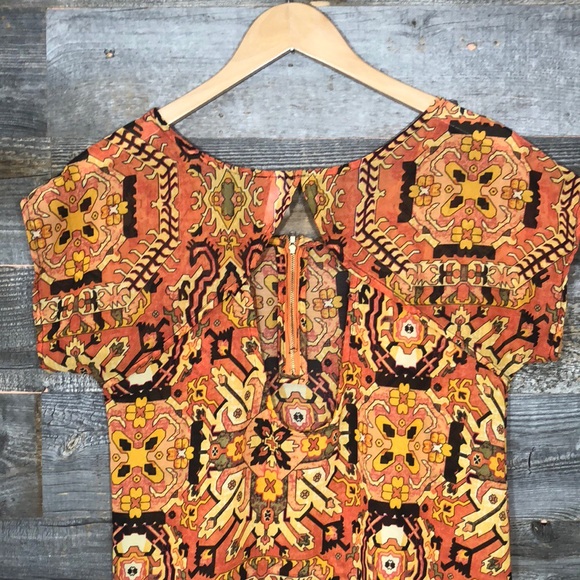 Truth | Aztec Print Top | M
” - Picture 3 of 8